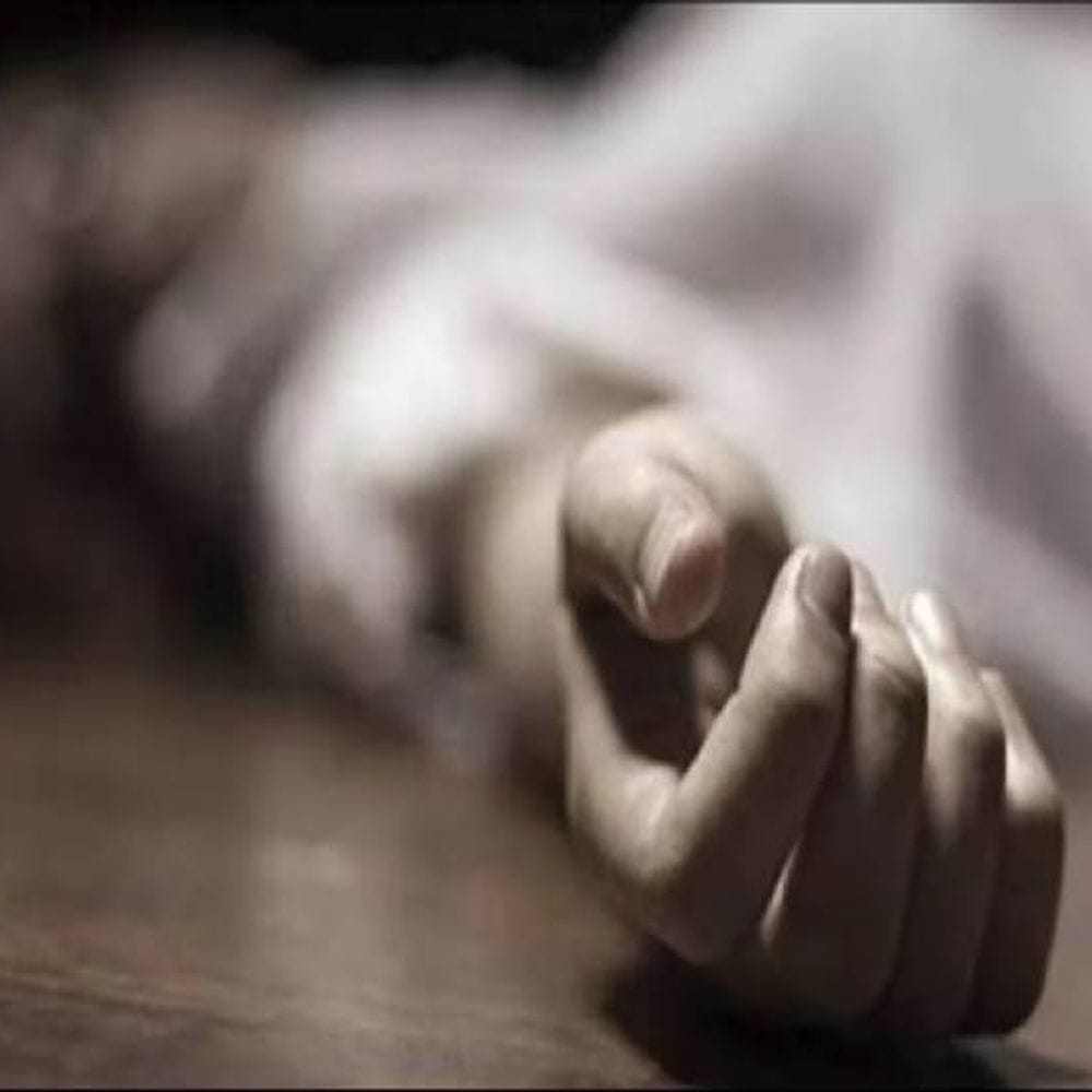 12वीं क्लास की छात्रा ने घर में किया सुसाइड:कमरे में फंदे से लटकी मिली; मां-पिता रिश्तेदारी में गए थे