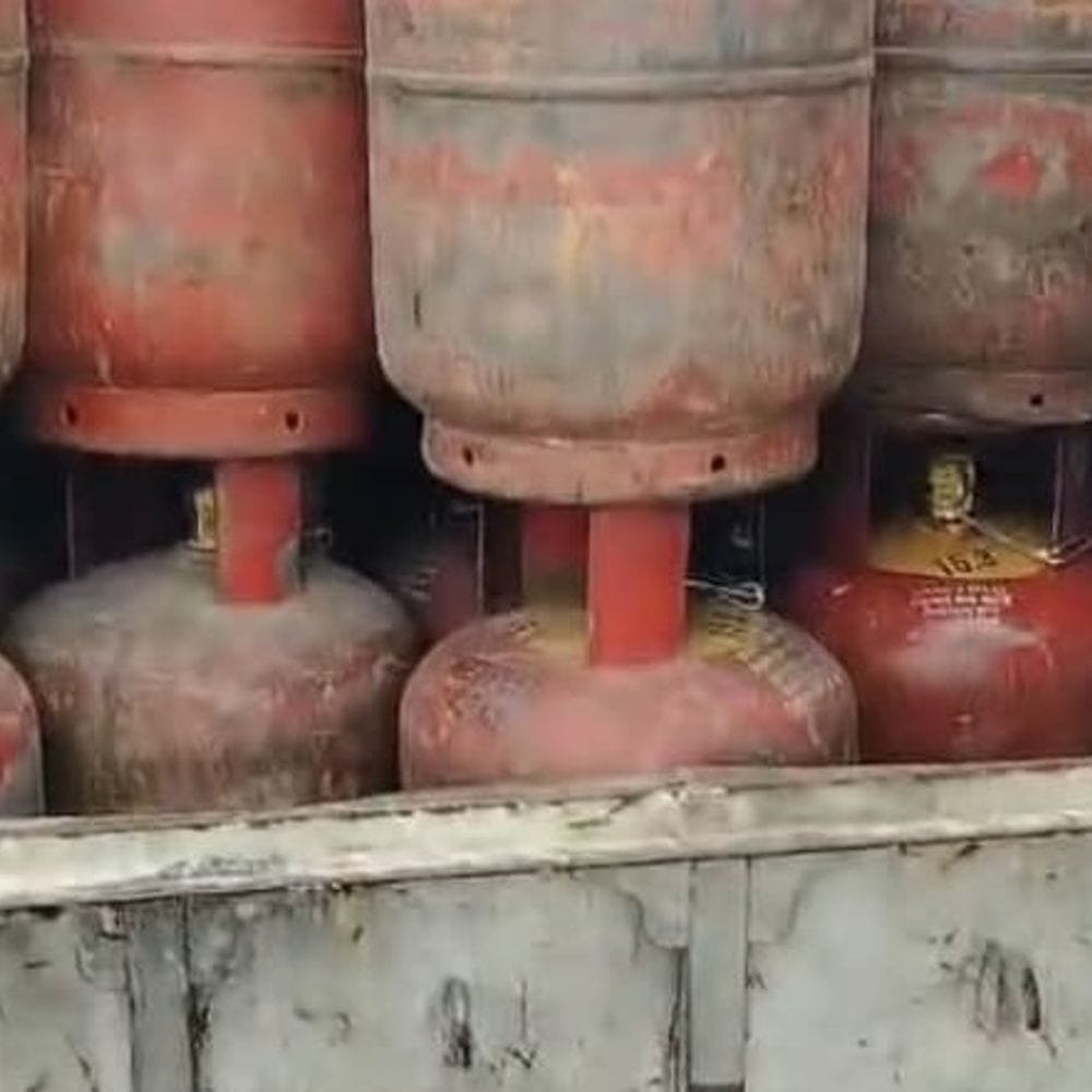 66 अवैध गैस सिलेंडरों से भरा टेंपो जब्त:ड्राइवर गिरफ्तार, पुलिस-डीएसटी की संयुक्त कार्रवाई