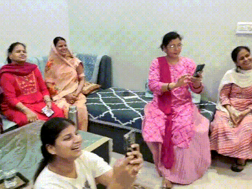 आयरलैंड ने भारत को हराया, टोंक में मना जश्न:जय मूंदड़ा ने संजू सैमसन का विकेट लिया तो बहन खुशी से झूमीं