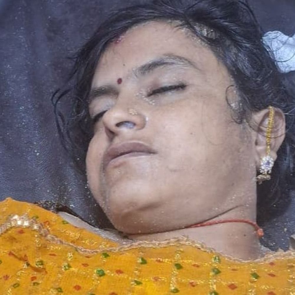 कुएं में गिरने से महिला की मौत:कपड़े धोते समय फिसला पैर, एक घंटे चला रेस्क्यू; हॉस्पिटल पहुंचने से पहले दम तोड़ा
