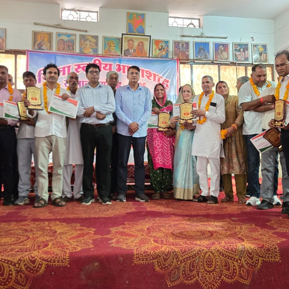 कोटपूतली में 21 भामाशाह और 12 प्रेरक हुए सम्मानित:शिक्षा के विकास में सहयोग देने वालों का किया सम्मान, समाज की भागीदारी को बताया जरूरी