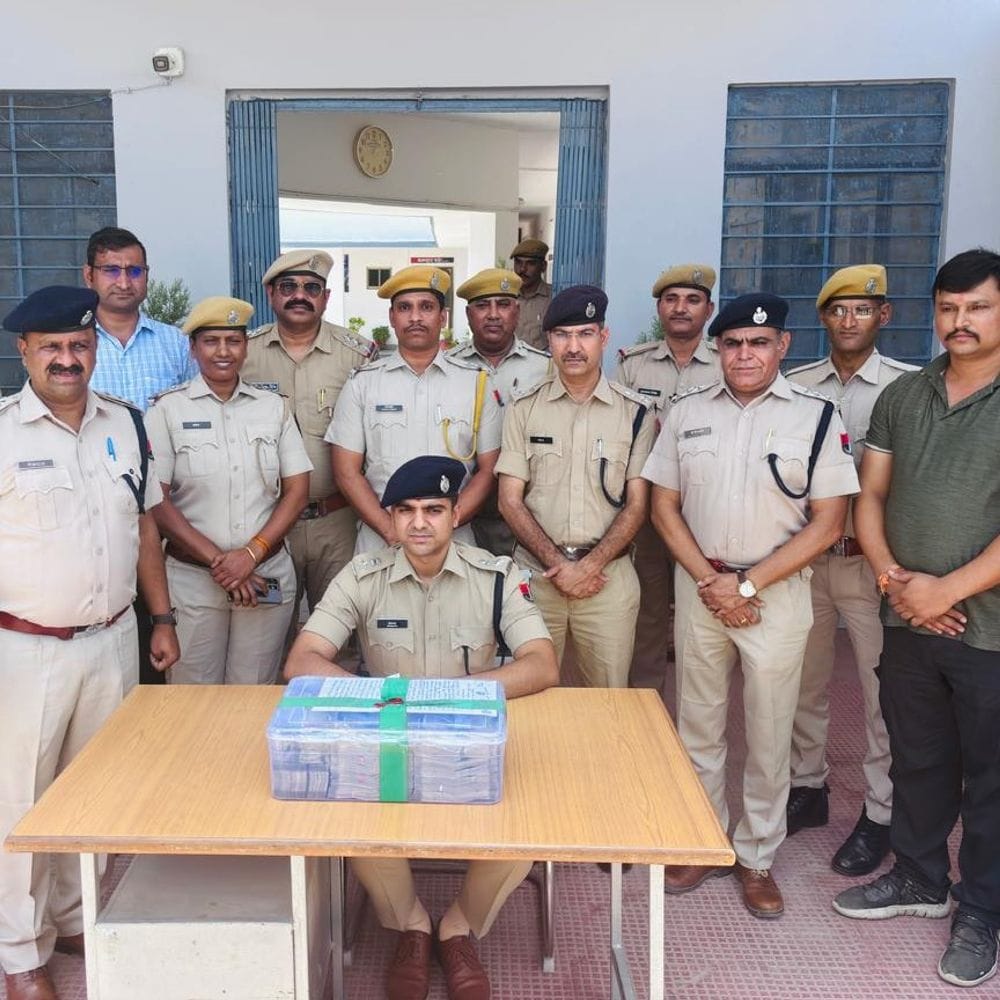 चर्चित रूपम गोल्ड लूट वारदात, बिहार से 30 लाख बरामद:फिल्मी स्टाइल से सोना- चांदी और कैश लूटने वाले सातों बदमाश गिरफ्तार