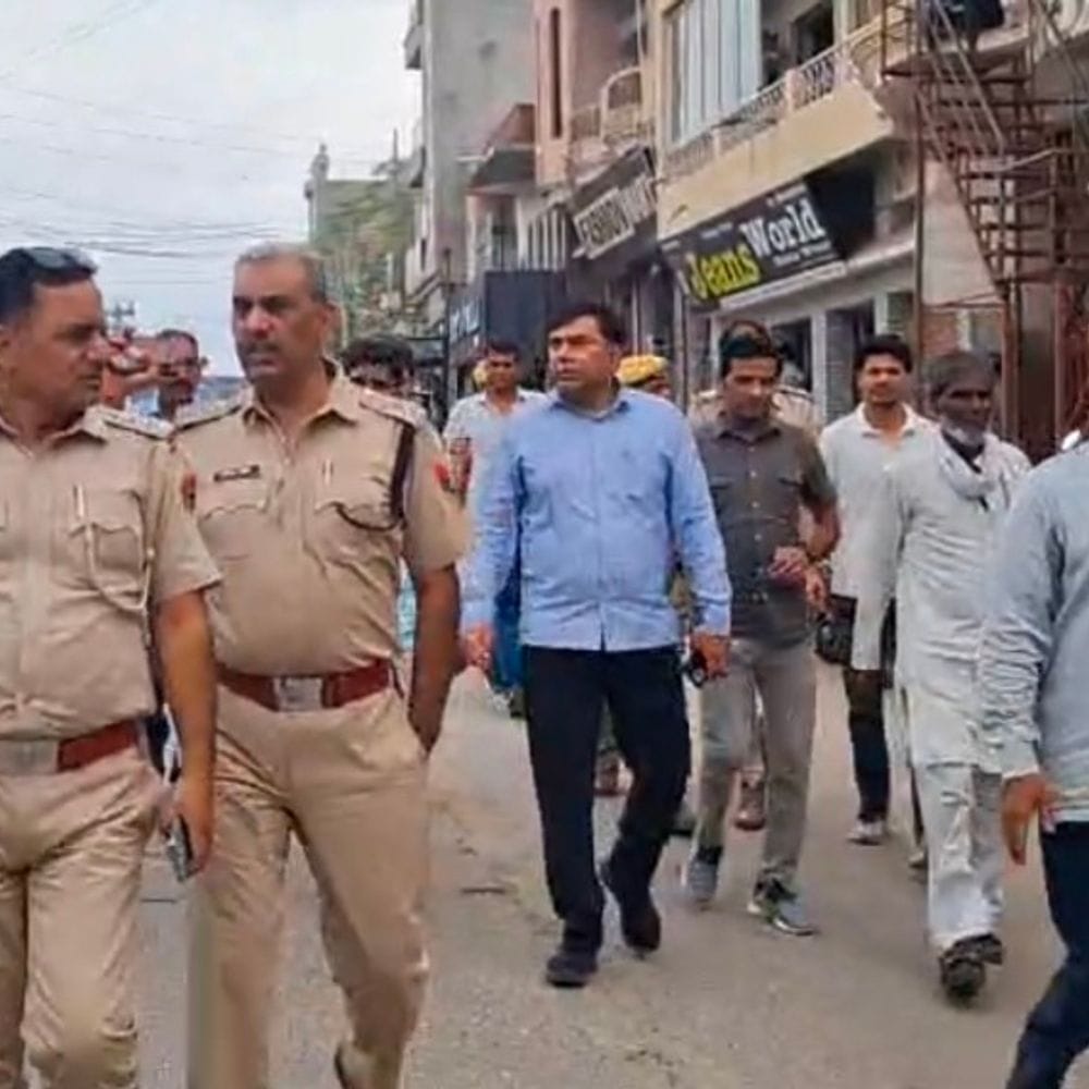 चूरू में घरों की छतों का ड्रोन से किया निरीक्षण:मोहर्रम को लेकर सुरक्षा के कड़े इंतजाम, रूट का किया दौरा