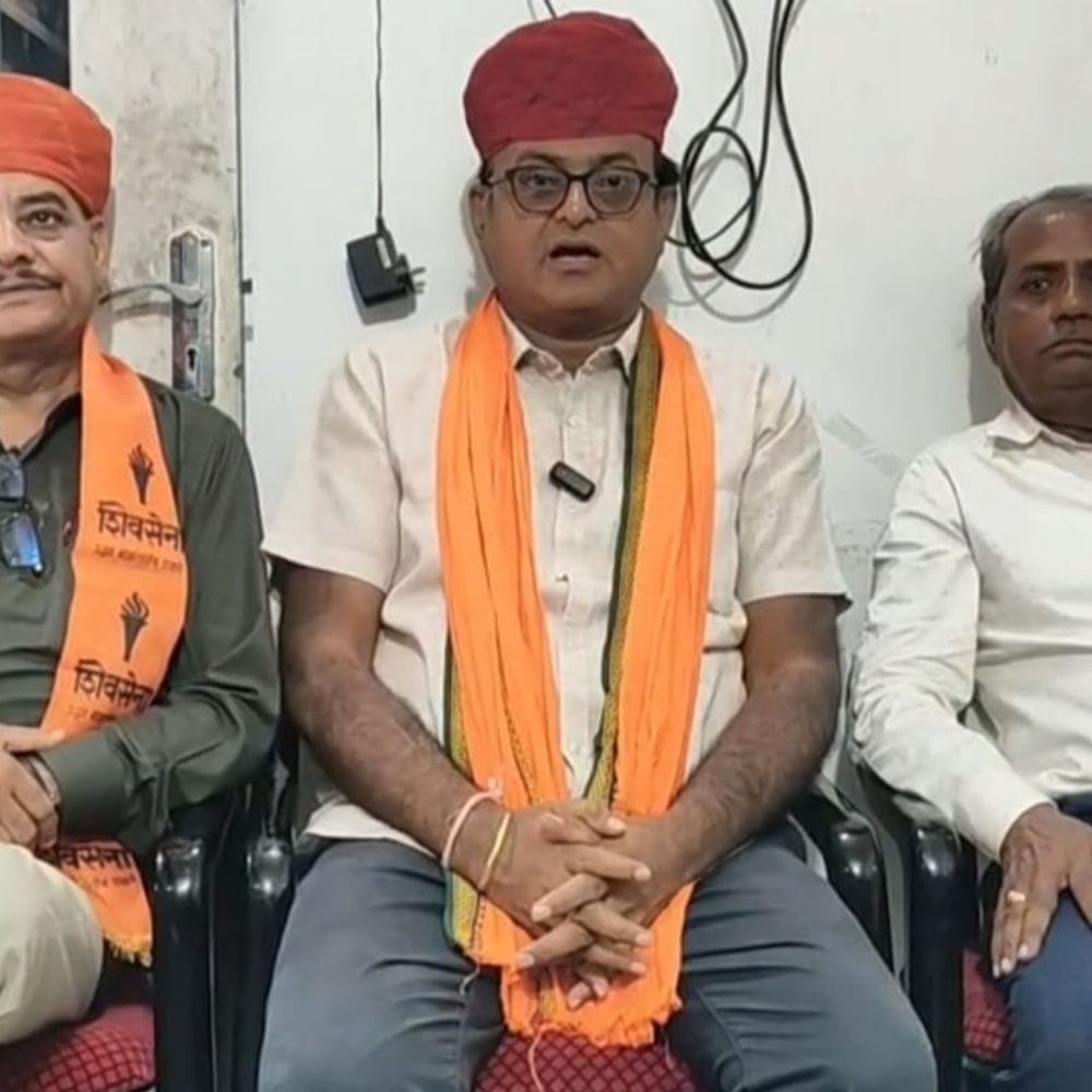 जमीन हड़पने और संदिग्ध हत्या के खुलासे की मांग:शिवसेना (UBT) सोमवार को पीड़ित परिवार के साथ कलेक्ट्रेट के सामने देगी धरना