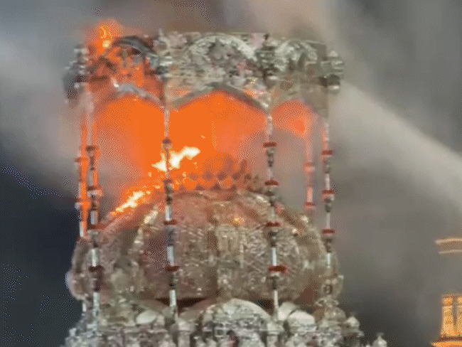 जयपुर में कुरैशियान के ताजिये में लगी आग:आतिशबाजी के दौरान हुआ हादसा; बड़ी चौपड़ पर मची अफरा-तफरी; कोई जनहानि नहीं