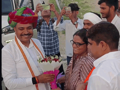 जूली बोले-भजनलाल को वसुंधरा की योजनाओं के नाम पसंद नहीं:डोटासरा बोले- एक लौटा पानी लाए नहीं, थोथे गाल बजा रहे