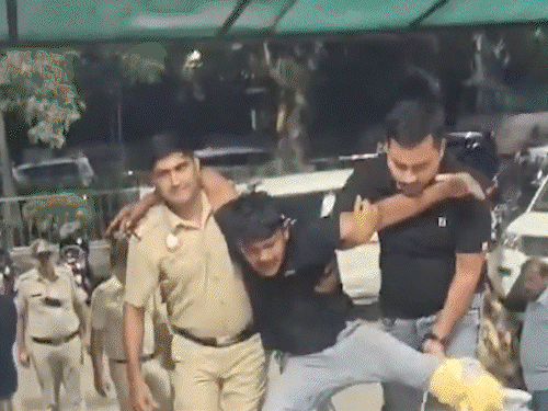दिल्ली में बच्ची से रेप-हत्या, आरोपी को गोली मारी:पुलिस का दावा- भागने की कोशिश कर रहा था; अस्पताल में भर्ती