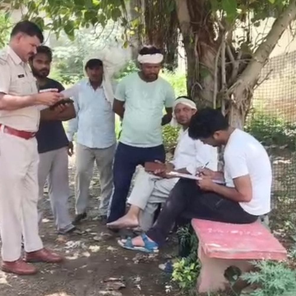 दो दिन से लापता युवक का शव खेत में मिला:मौत के कारणों की जांच में जुटी मुंडावर पुलिस