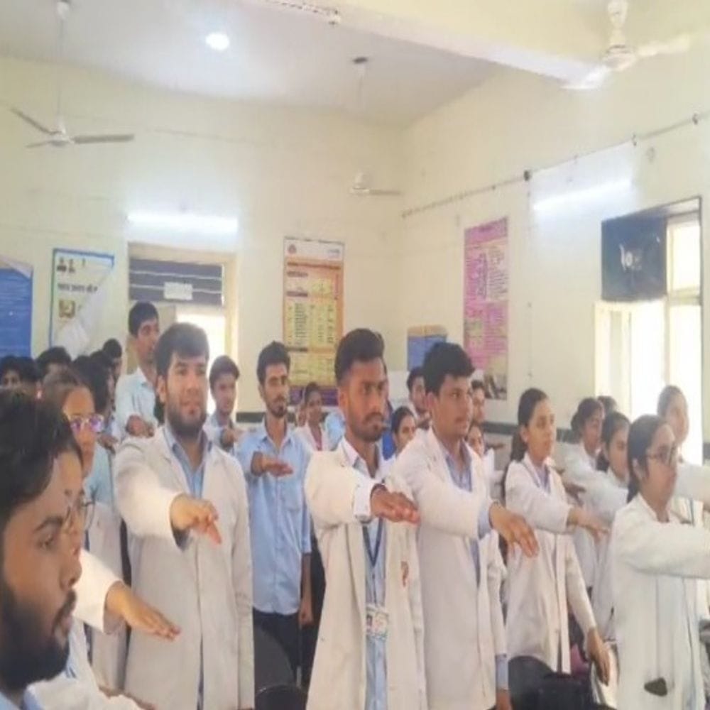 नर्सिंग कॉलेज में स्टूडेंट्स को दिलाई नशा मुक्ति की शपथ:डॉक्टर बोले- तंबाकू और शराब का सेवन पब्लिक हेल्थ के लिए बड़ी चुनौती