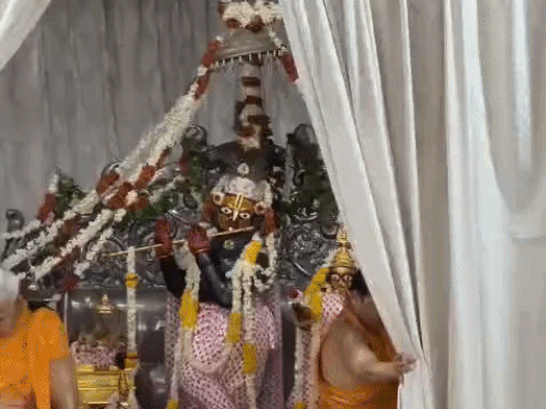 निर्जला एकादशी पर गोविंददेवजी मंदिर में उमड़ी भीड़:जलयात्रा झांकी और विशेष श्रृंगार के दर्शन करने पहुंचे हजारों भक्त