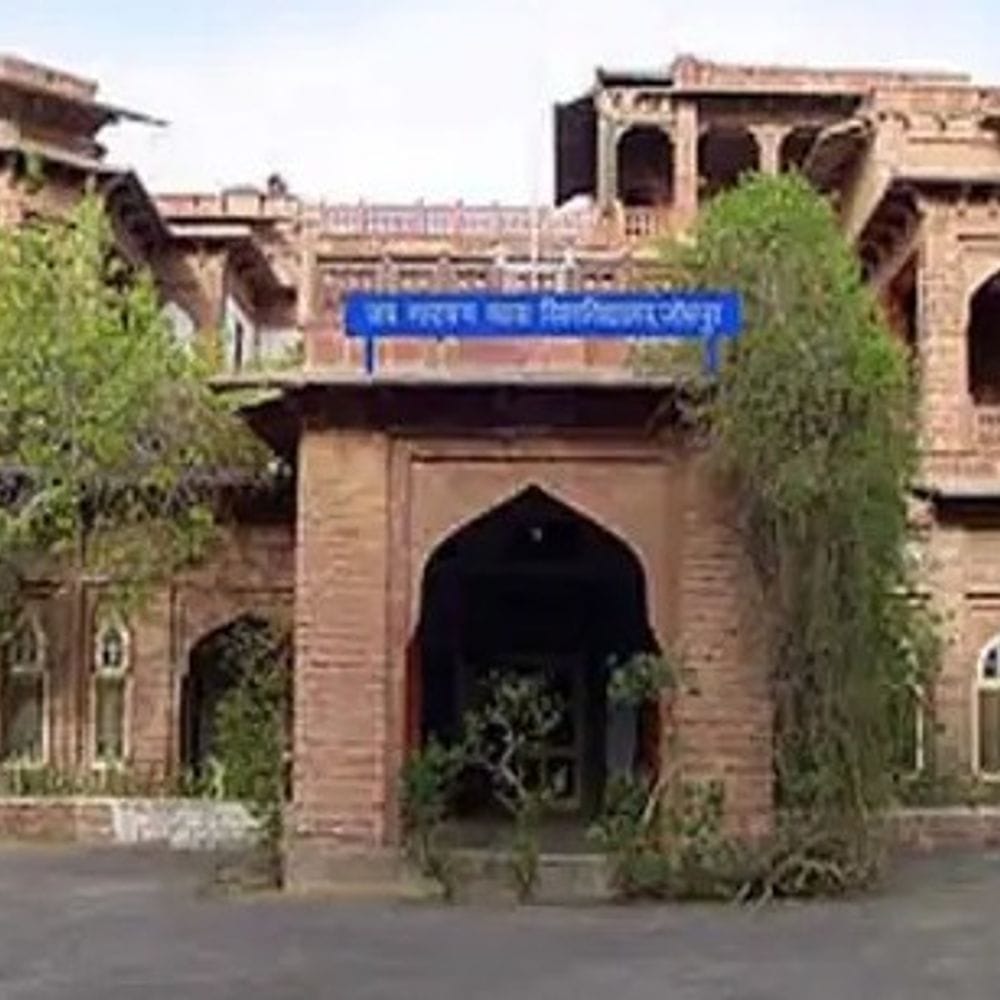 फर्स्ट सेमेस्टर स्ववित्त पोषित स्कीम की पहली-लिस्ट कल होगी जारी:फीस बढ़ोतरी के खिलाफ एनएसयूआई और एबीवीपी का धरना जारी, बैठक में नहीं बनी सहमति