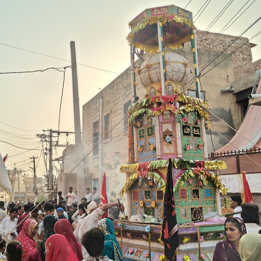 फलोदी में मातमी धुनों के बीच निकले ताज़िए:अकीदतमंदों ने इमाम हुसैन की शहादत को किया याद, व्यवस्था संभालने के लिए सुरक्षा जवान रहे तैनात