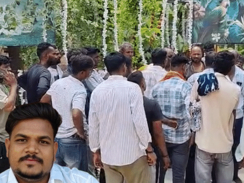 बिंदोली में नाचने के विवाद में युवक की पीट-पीटकर हत्या:हॉस्पिटल ले जाने लगे तो गाड़ी को घेरा, डंडे-पत्थर बरसाए; एक घंटे तक रोके रखा