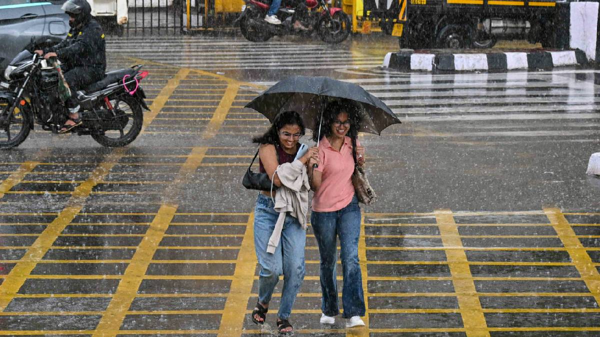 बिहार-बंगाल समेत 14 राज्यों में भारी बारिश की चेतावनी, दिल्ली-NCR में 50 किमी की स्पीड से चल सकती है तेज हवाएं