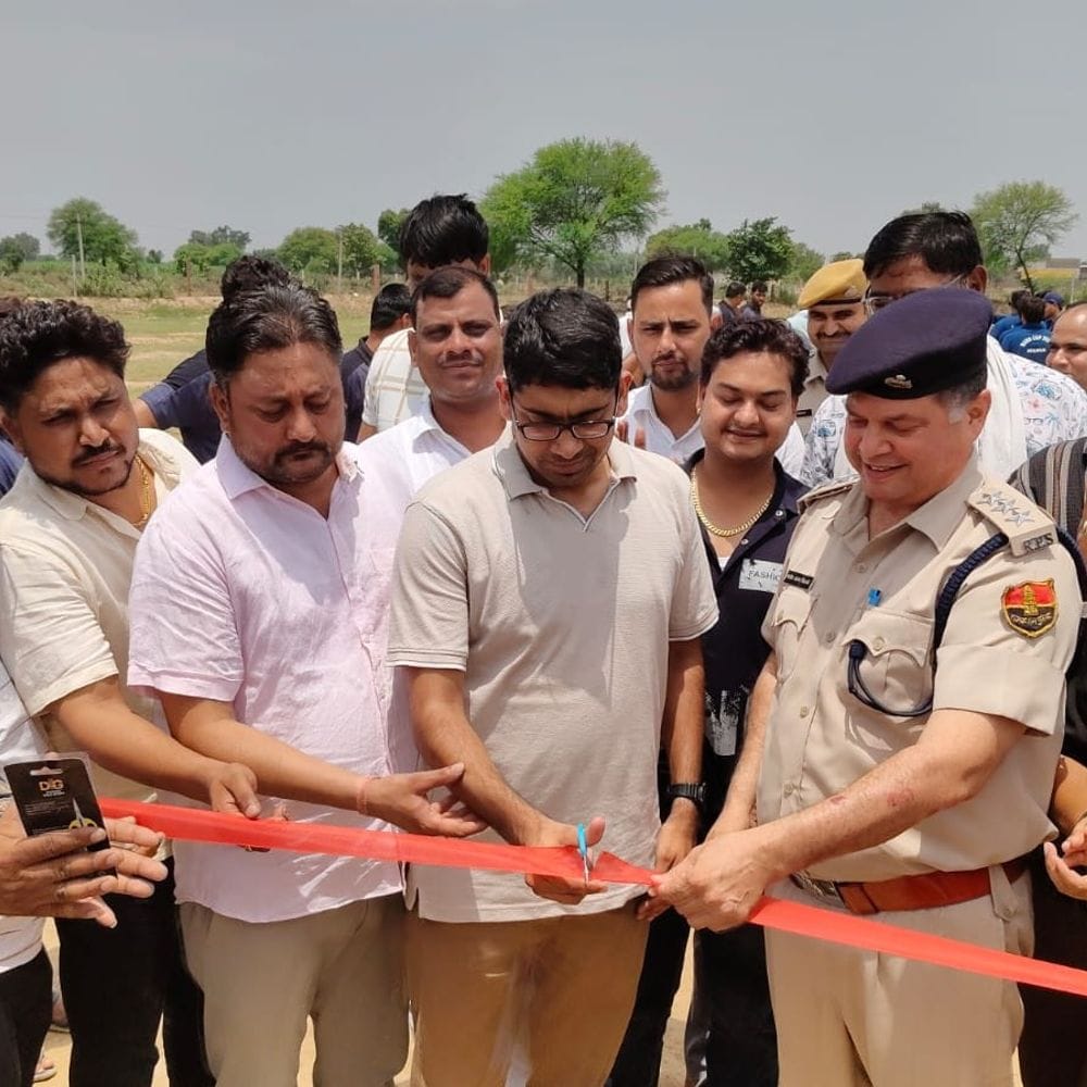 मनियां वार्ड कप क्रिकेट प्रतियोगिता शुरू:उद्घाटन मैच में कृष्णा मोटर्स ने दर्ज की जीत, 15 दिन तक होंगे मुकाबले