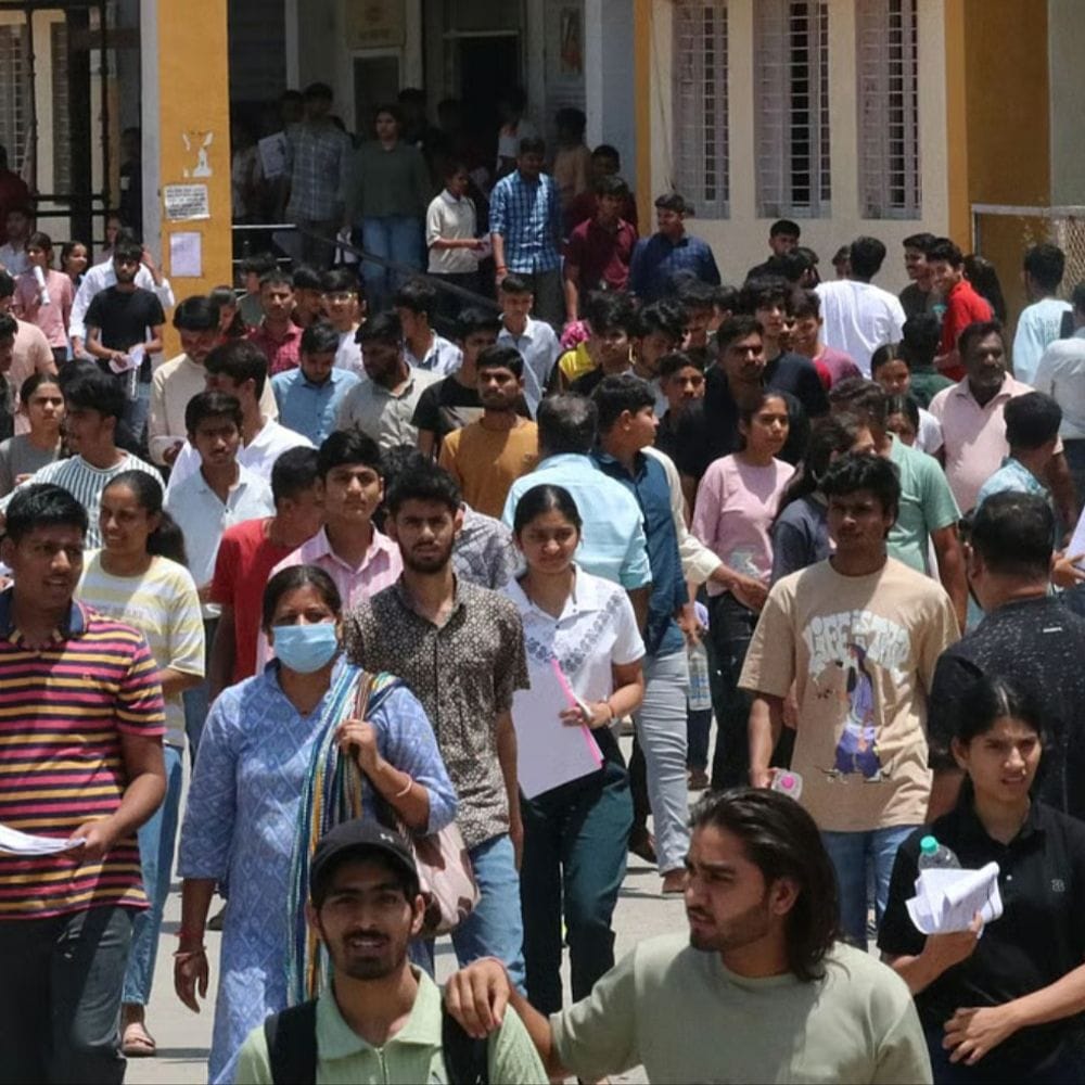 महाराष्ट्र में TET पेपर लीक, एग्जाम कल होना था:पेपर ठाणे से बरामद हुआ, अब परीक्षा रद्द हो सकती है; पुलिस ने आरोपियों को पकड़ा
