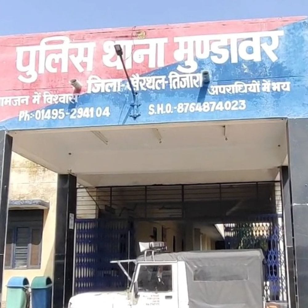 मुंडावर पुलिस ने दो इनामी बदमाश पकड़े:हत्या के मामले मे की कार्रवाई, एक साल से चल रहे थे फरार