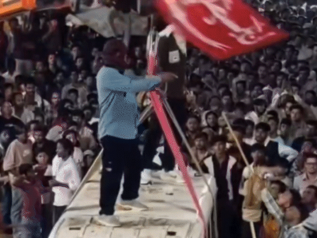 मोहर्रम के जुलूस में हमले का प्रदर्शन, VIDEO:उज्जैन में क्रेन पर वैन लटकाई और विस्फोट से उड़ा दिया, लिखा- ले फिर आ गए