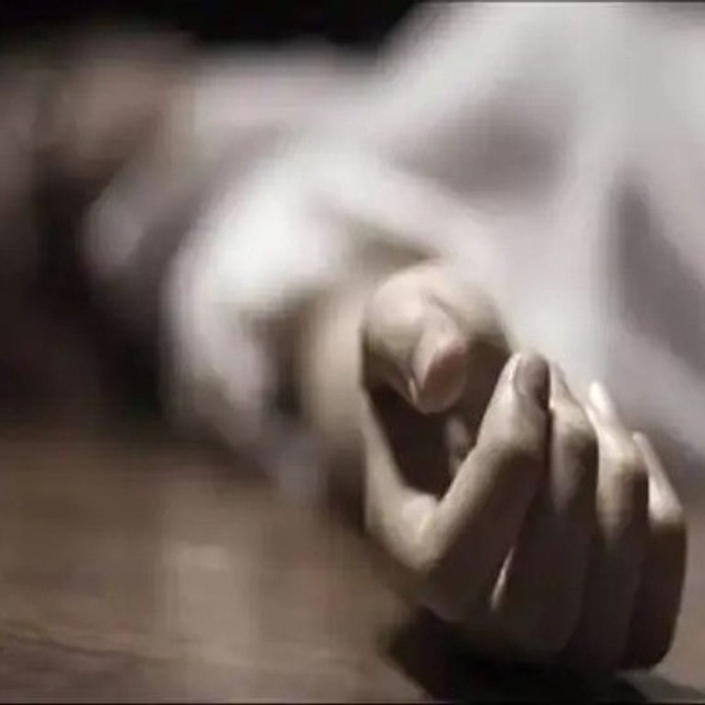 युवक की मौत के बाद शव छोड़कर भागे पत्नी-साडू:पुलिस बोली- फंदे पर लटकता देख घबरा गए थे, दोनों को थाने बुलाया