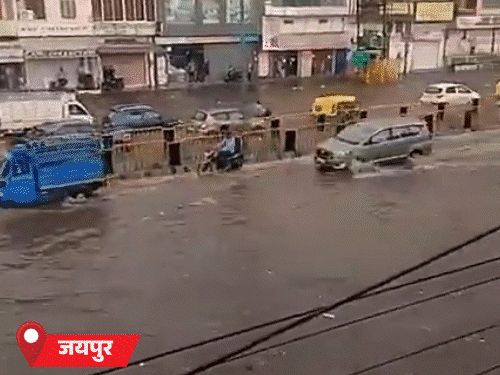 राजस्थान के 27 जिलों में आज आंधी-बारिश का अलर्ट:30 मिनट की बरसात में जयपुर की सड़कें आधा फीट डूबीं, कोटा-जोधपुर में भी बदला मौसम