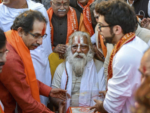 राम मंदिर चढ़ावा चोरी पर केजरीवाल बोले- महापाप हुआ:संजय राउत ने पूछा- उद्धव की दान की चांदी की ईंट कहां गई; 8 आरोपी गिरफ्तार
