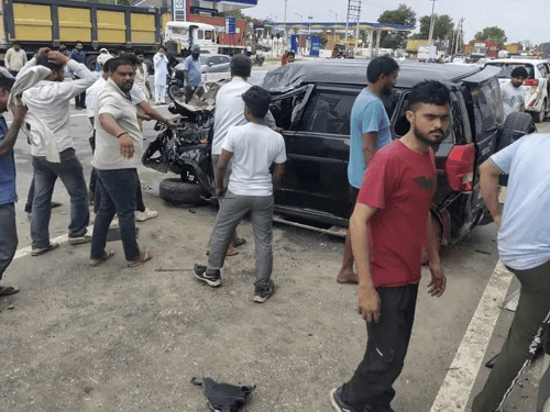रेवाड़ी में बोलेरो पलटने से 6 श्रद्धालु घायल:रॉन्ग साइड में जाकर ट्राले से टकराई; खाटू श्याम से लौटते समय हादसा
