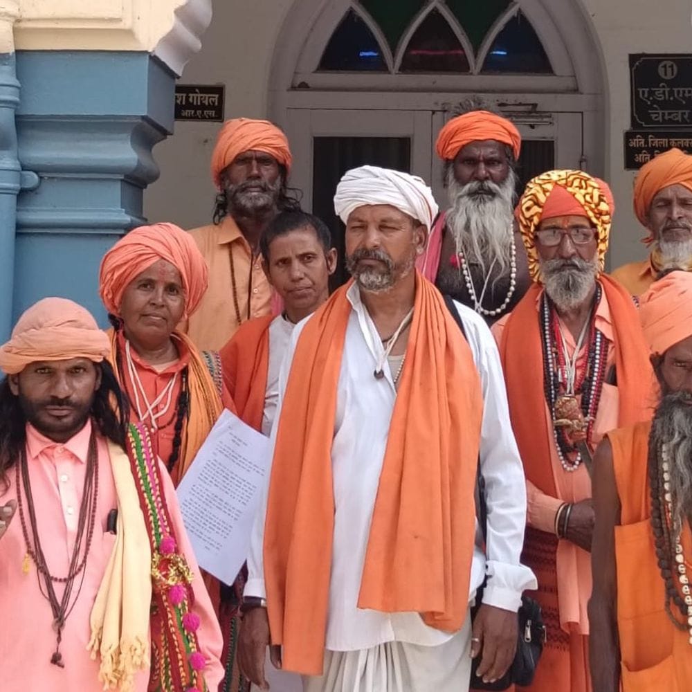संत समाज ने की आगजनी की निष्पक्ष जांच की मांग:पिंडवाड़ा के दत्त भगवान मंदिर और देवपुरी आश्रम में हुई थी घटना