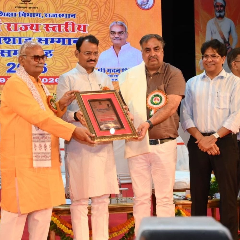 सादुलपुर के सचिन पांडिया को किया सम्मानित:शिक्षा के क्षेत्र में योगदान की सराहना की, जयपुर में मिला सम्मान