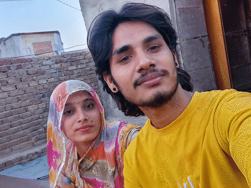 स्कूल से शुरू हुई प्रेम कहानी का हॉस्पिटल में अंत:पति बोला-पत्नी और बच्चे को खोकर अकेला रह गया; सिजेरियन के बाद हुई थी मौत