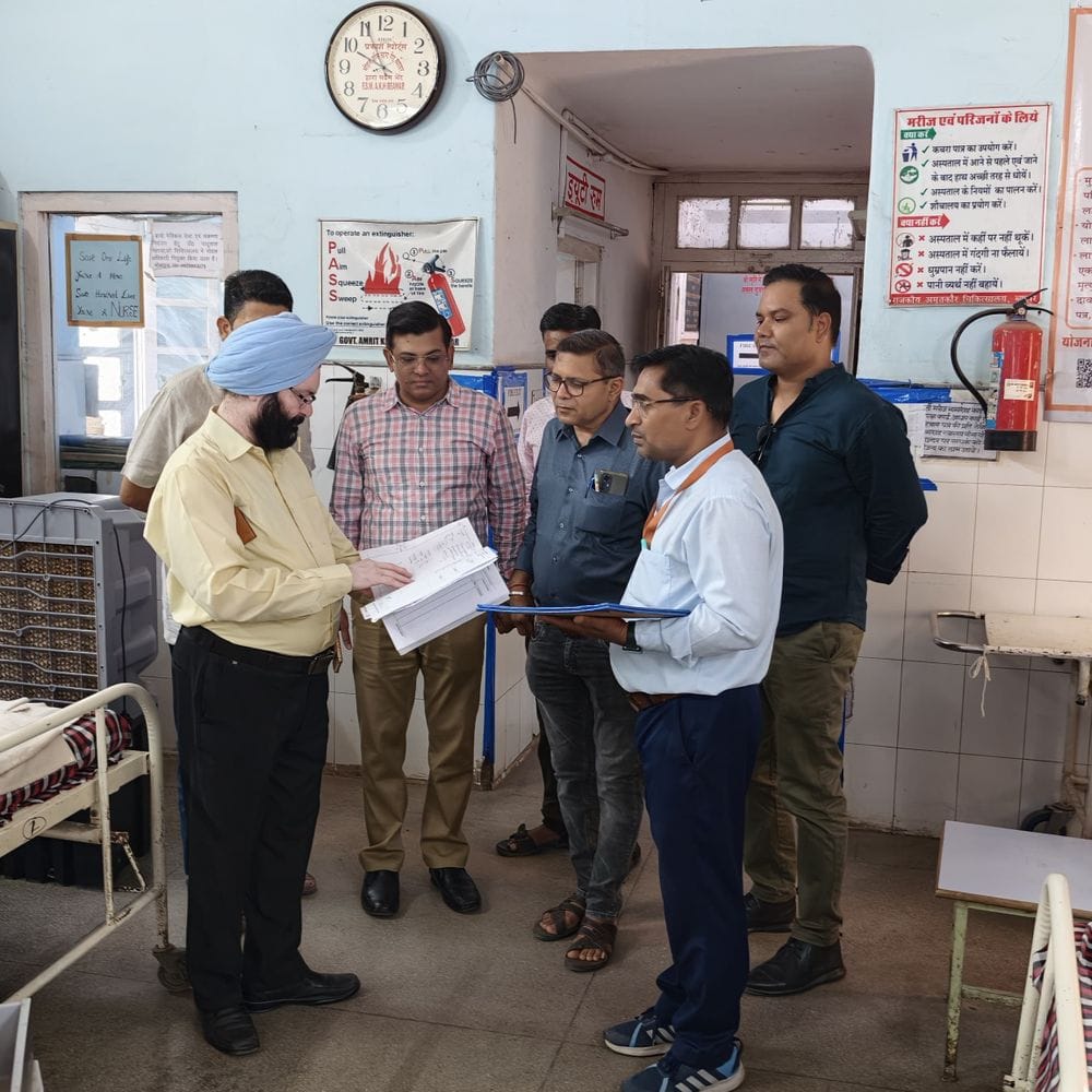स्टेट नोडल अधिकारी ने अस्पतालों का किया निरीक्षण:स्वास्थ्य सेवाओं की समीक्षा कर गुणवत्ता बढ़ाने के दिए निर्देश