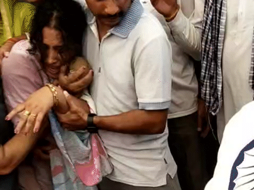 हिमाचल के जवान विशम्बर पंचतत्व में विलीन:11 साल के बेटे ने दी मुखाग्नि, पत्नी ताबूत से लिपटी; माता-पिता का रो-रोकर बुरा हाल
