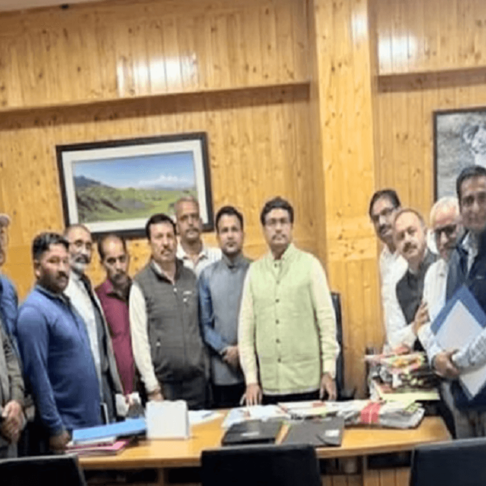 हिमाचल में HRTC कर्मियों की हड़ताल टली:सरकार ने ड्राइवर-कंडक्टरों की कई मांगें मानी; 35 करोड़ के वित्तीय लाभ देने का भरोसा