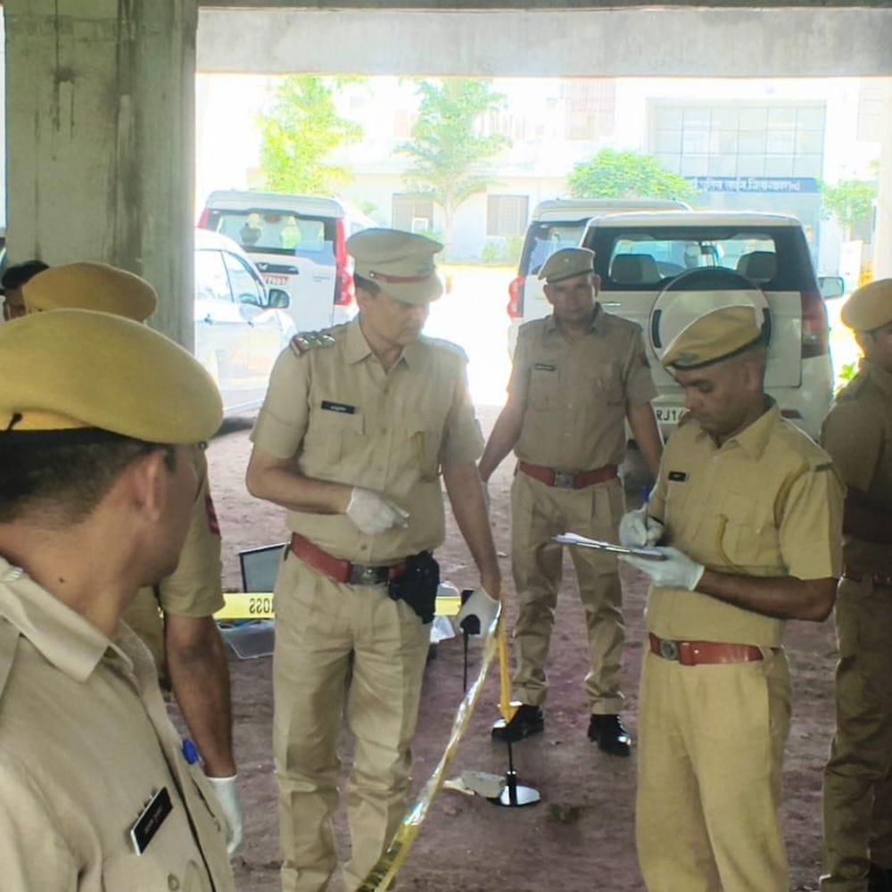 IGP राजेश सिंह ने किया पुलिस लाइन का निरीक्षण:जवानों ने मॉक ड्रिल से किया आपातकालीन परिस्थितियों से निपटने का प्रदर्शन