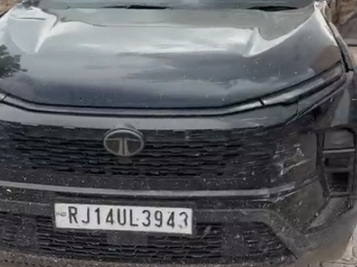 SUV में भरकर ला रहा था 53 लाख का डोडा-चूरा:19 कट्टों में 355 किलो माल भरा था; नाकाबंदी पर पकड़ा 40 हजार का इनामी तस्कर