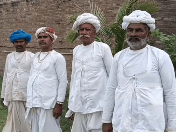 10गांवों के पंचों की पंचायती ने लगाया 19लाख का दंड:वसूली के बाद प्रीतिभोज के 4 लाख और मांगे, नहीं देने पर परिवार को समाज से निकाला
