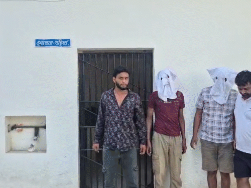 12 दिन पहले डकैती करने वाले 6 बदमाशों को दबोचा:30 पुलिसकर्मियों ने 300 से ज्यादा कैमरे खंगाले, यूपी तक पीछा करके पकड़ा