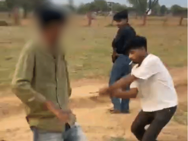15 साल के लड़के का किडनैप कर लाठी से पीटा:जंगल में ले जाकर की पिटाई, आरोपियों ने वीडियो भी बनाया