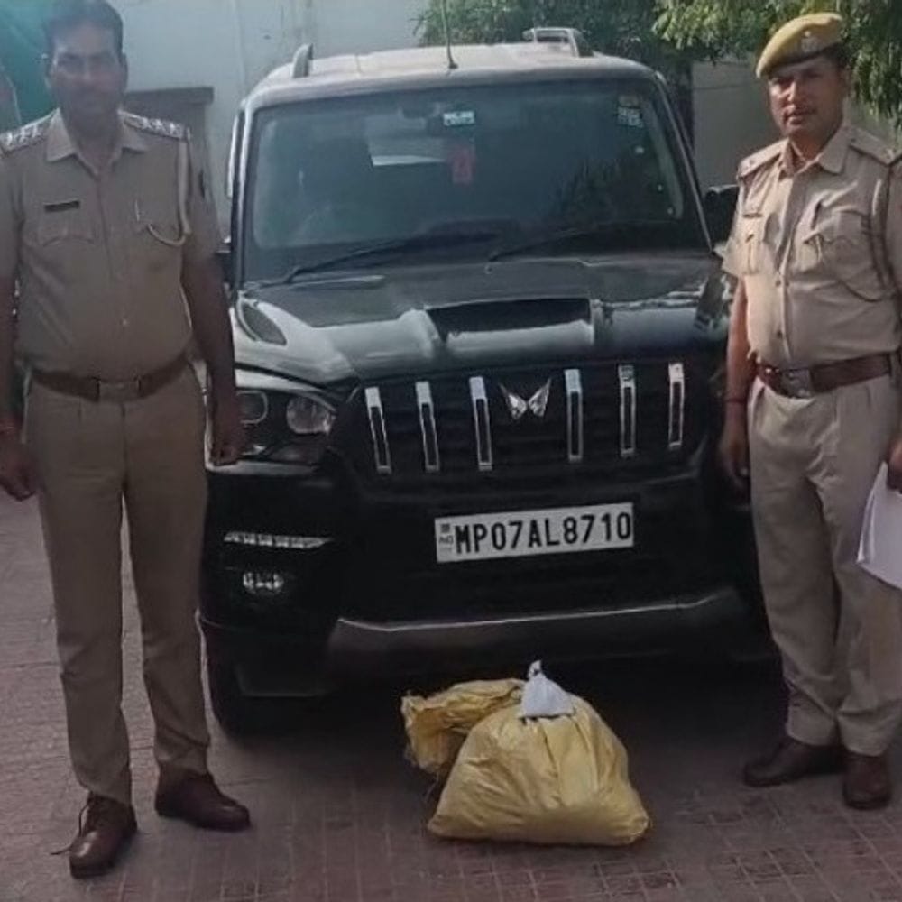 20 लाख का गांजा, स्मैक के साथ चार आरोपी गिरफ्तार:5 किलो गांजा, 69.35 ग्राम स्मैक और स्कॉर्पियो जब्त