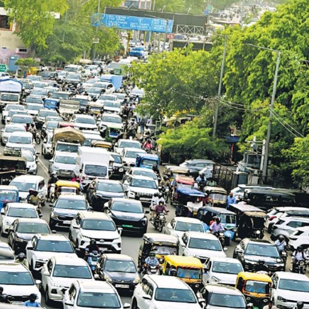 5 घंटे रेंगते रहे 3 लाख वाहन:घेराव की जिद में घिरा ट्रैफिक; दोपहर में भाजपा, शाम को कांग्रेस का प्रदर्शन