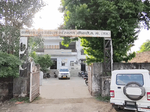 CMHO ऑफिस में बिना-लाइसेंस रिन्यूअल का चल रहा था काम:लाइसेंस 7 महीने से एक्सपायर, विभागीय अधिकारियों को नहीं लगी जानकारी