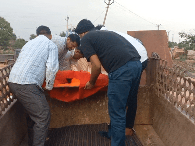 अंबेडकर भवन की जमीन पर हनुमान प्रतिमा स्थापित:दो पक्ष हुए आमने-सामने; सहमति से हटाकर मंदिर में रखवाई