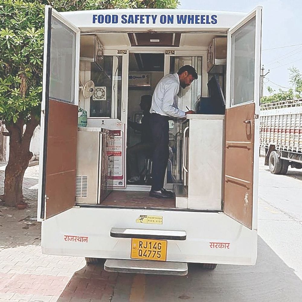 अब मौके पर ही होगी मिलावटी खाद्य पदार्थों की जांच:गांव-गांव जाएगी मोबाइल लैब, सुरक्षित खाद्य सामग्री के प्रति किया जाएगा जागरूक