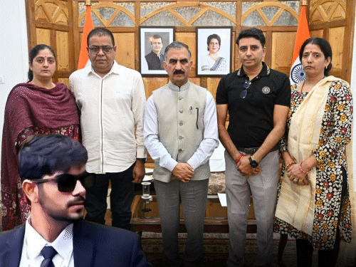 अमेरिकी हमले में मृत आदित्य के परिजन CM से मिले:पिता बोले-बच्चों की हत्या की जांच नहीं दबा दी गई, केंद्र से मामला उठाया जाए