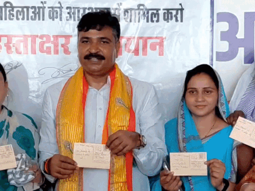 अलवर में टीकाराम जूली बोले-गरीबों पर चला बुलडोजर:अतिक्रमण हटाओ अभियान में भेदभाव का आरोप; कहा- देश को गुमराह कर रहे पीएम