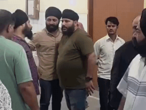 अलवर में महिलाओं पर तलवार-छुरी से हमला:गेहूं को लेकर विवाद; हत्या मामले में उम्रकैद के दोषियों के परिजनों पर पीड़ितों ने किया वार