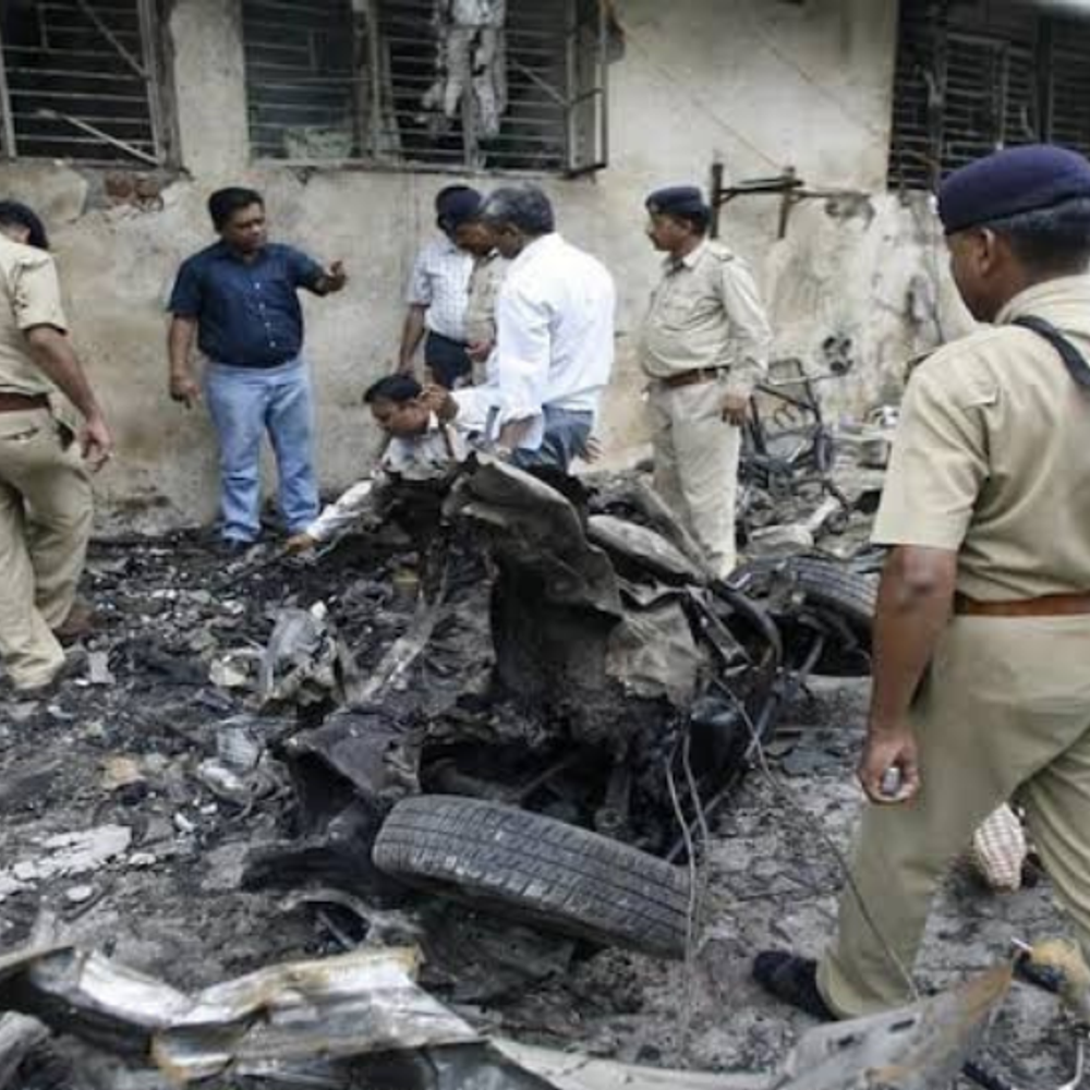 अहमदाबाद सीरियल ब्लास्ट केस में 38 दोषियों की फांसी बरकरार:गुजरात हाईकोर्ट का फैसला, 11 को उम्रकैद; 18 साल पहले 70 मिनट में 21 धमाके हुए थे