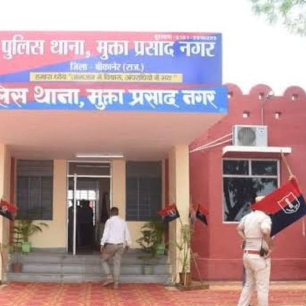 आग लगने से घायल स्मार्ट मीटर कंपनी कर्मचारी की मौत:परिजन बोले- अधिकारियों ने पेट्रोल डालकर जलाया है, 2 लोगों के खिलाफ मामला दर्ज