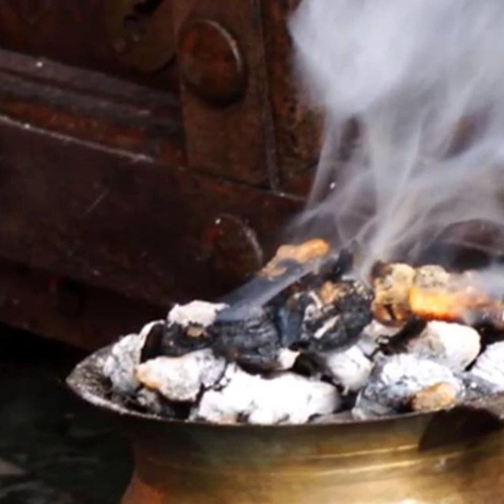 आषाढ़ मास की अमावस्या मंगलवार को:सुबह सूर्य पूजा और दोपहर में करें पितरों के लिए धूप-ध्यान, सूर्यास्त के बाद तुलसी के पास जलाएं दीपक