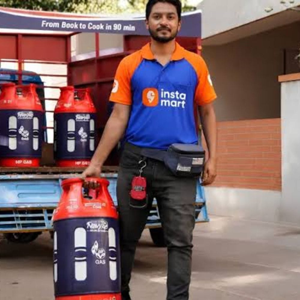इंस्टामार्ट से अब 30-45 मिनट में LPG सिलेंडर मिलेगा:HPCL के साथ पार्टनरशिप; बेंगलुरु से शुरुआत, 10kg और 5kg के सिलेंडर ऑर्डर कर सकेंगे