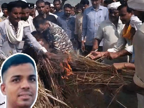 एयरफोर्स जवान की हार्टअटैक से मौत:पत्नी ने सैल्यूट कर अंतिम विदाई दी, 6 महीने की बेटी ने दी मुखाग्नि; आज घर आने वाले थे